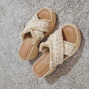 LN Universal Thread women's 7.5 platform rattan sandals